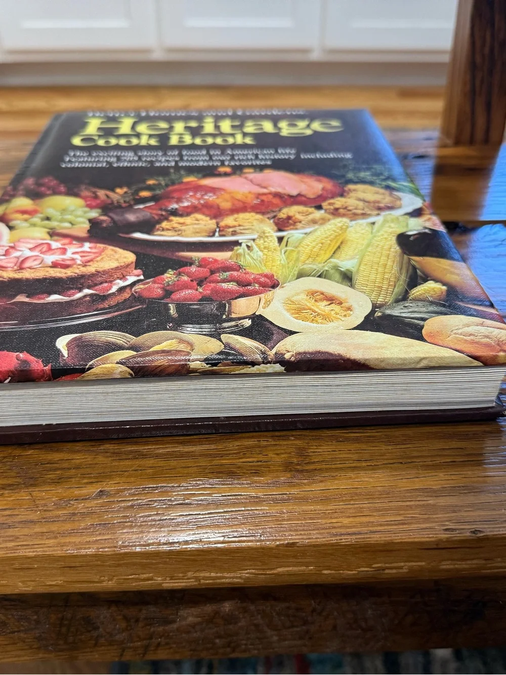 Better Homes and Gardens Heritage Cook Book — Cream and Blue Illustrated Cover